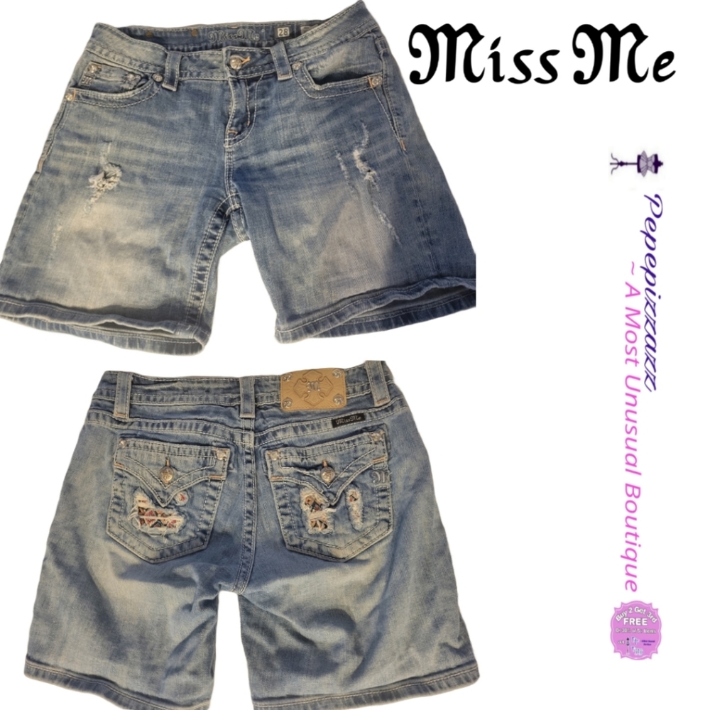 🎀Clearance🎀 MISS ME Distressed denim Bermuda shorts w fold over pockets. 👀 28